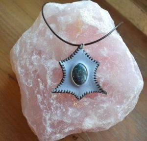collier chrysocolle Collier cuir et chrysocolle