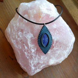 collier en cuir et lapis lazuli Collier cuir et Lapis-lazuli