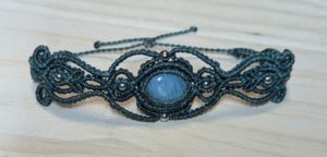 Bracelet en micro macramé